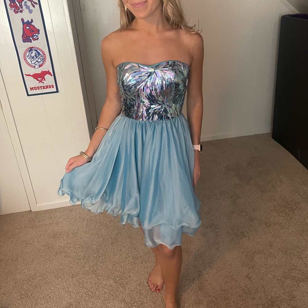 Blue lettuce edge cocktail with iridescent sequins- Lara Designs- size 6
